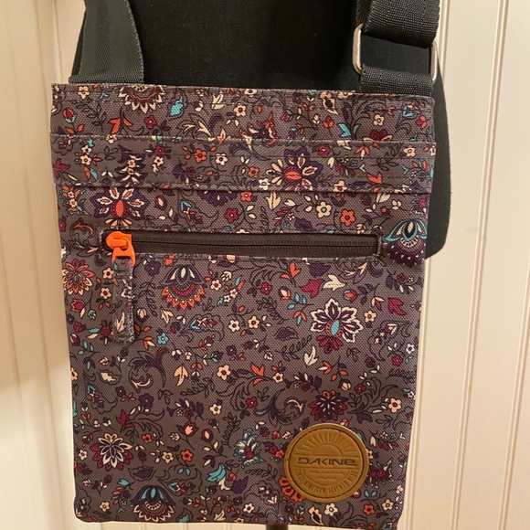 Dakine Handbags - Dakine Purse